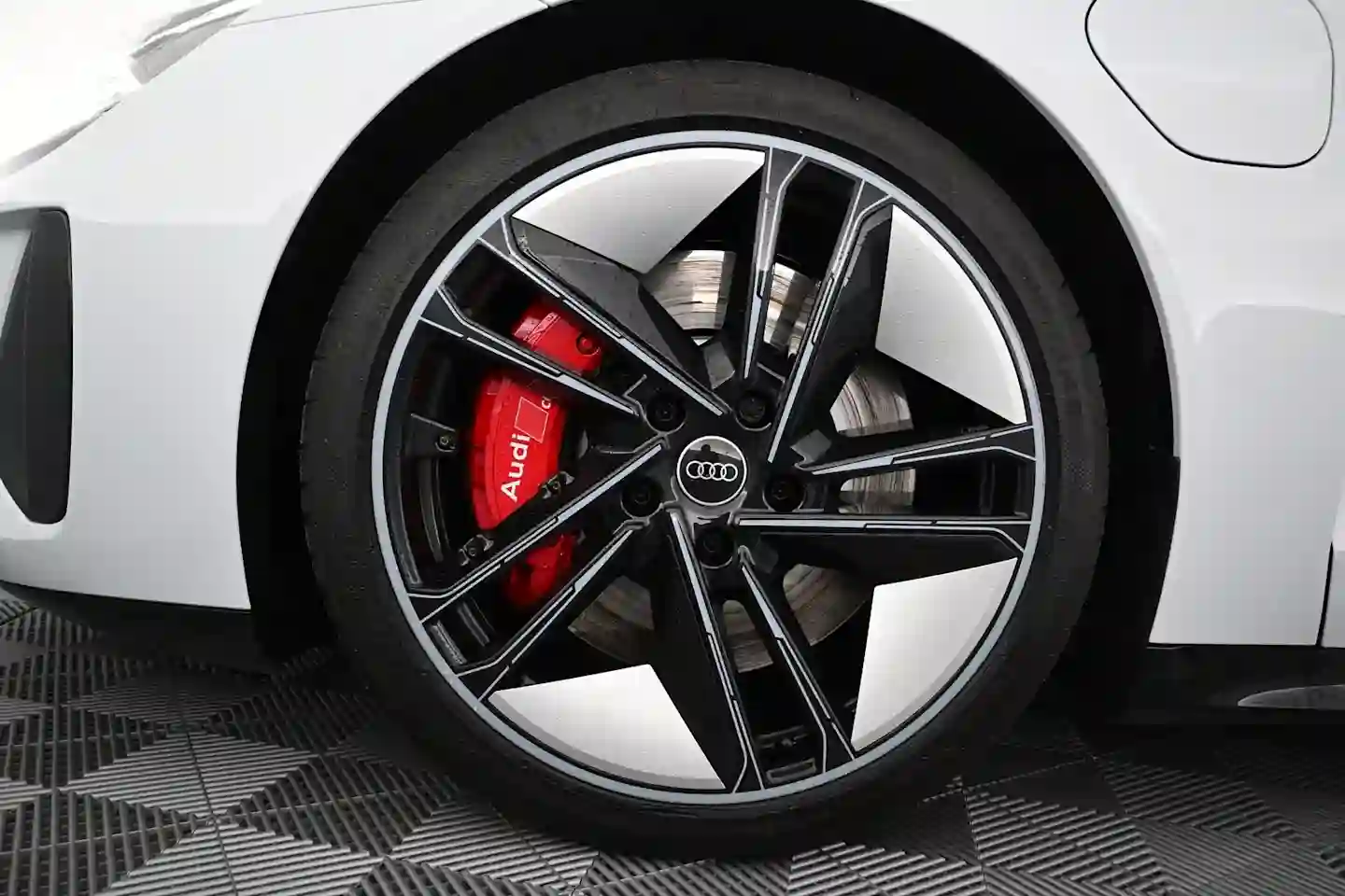 Car Image - 6jITkmC8Ad51CZDk4w6hJe
