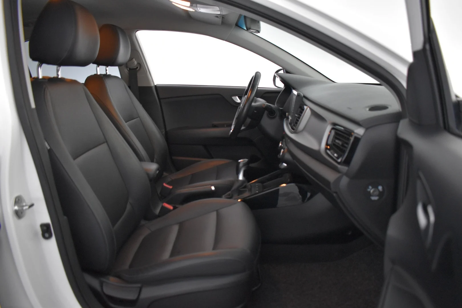 Car Image - 4vZ7qYInaGA76tAE25AU22