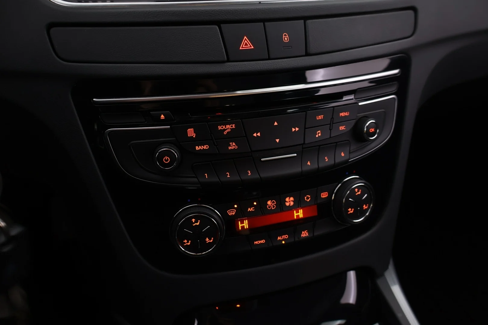 Car Image - 5KiazD3srL9xZent1RmI5V