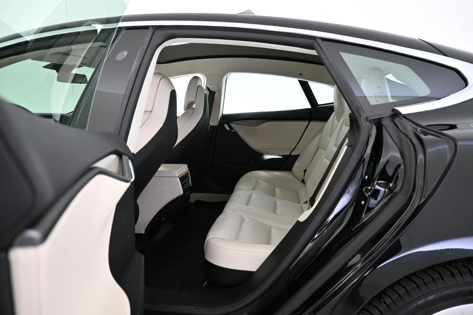 Car Image - 7v5E37ez4iaST2zpj2sleO