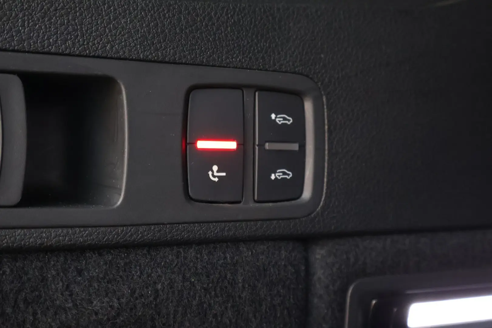 Car Image - HMoefmrmAZi2sJYSM3Nkr