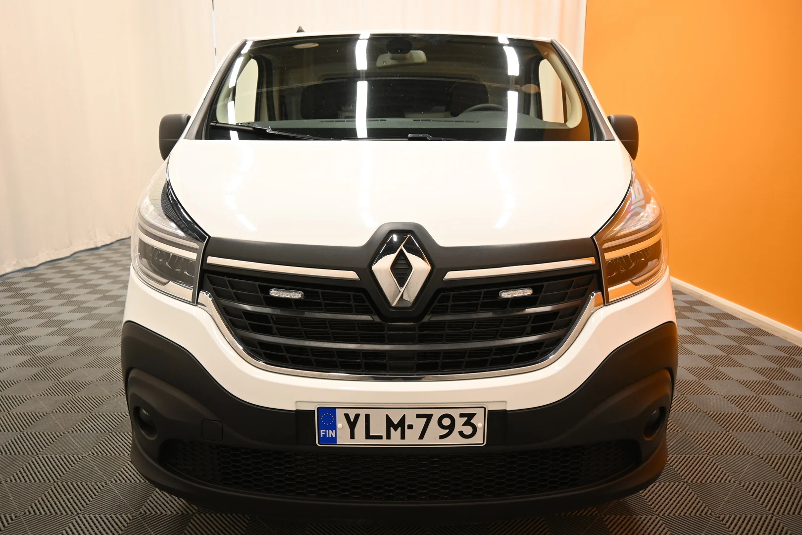 Car Image - 66vZNnDRtU6MpnMYMzmktt
