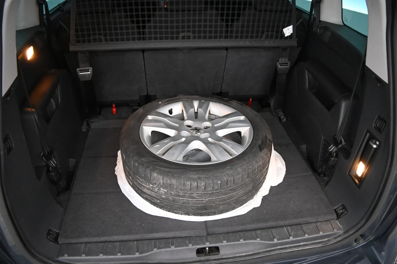 Car Image - 1C0zkr0rqvi7qltffJ8Pui