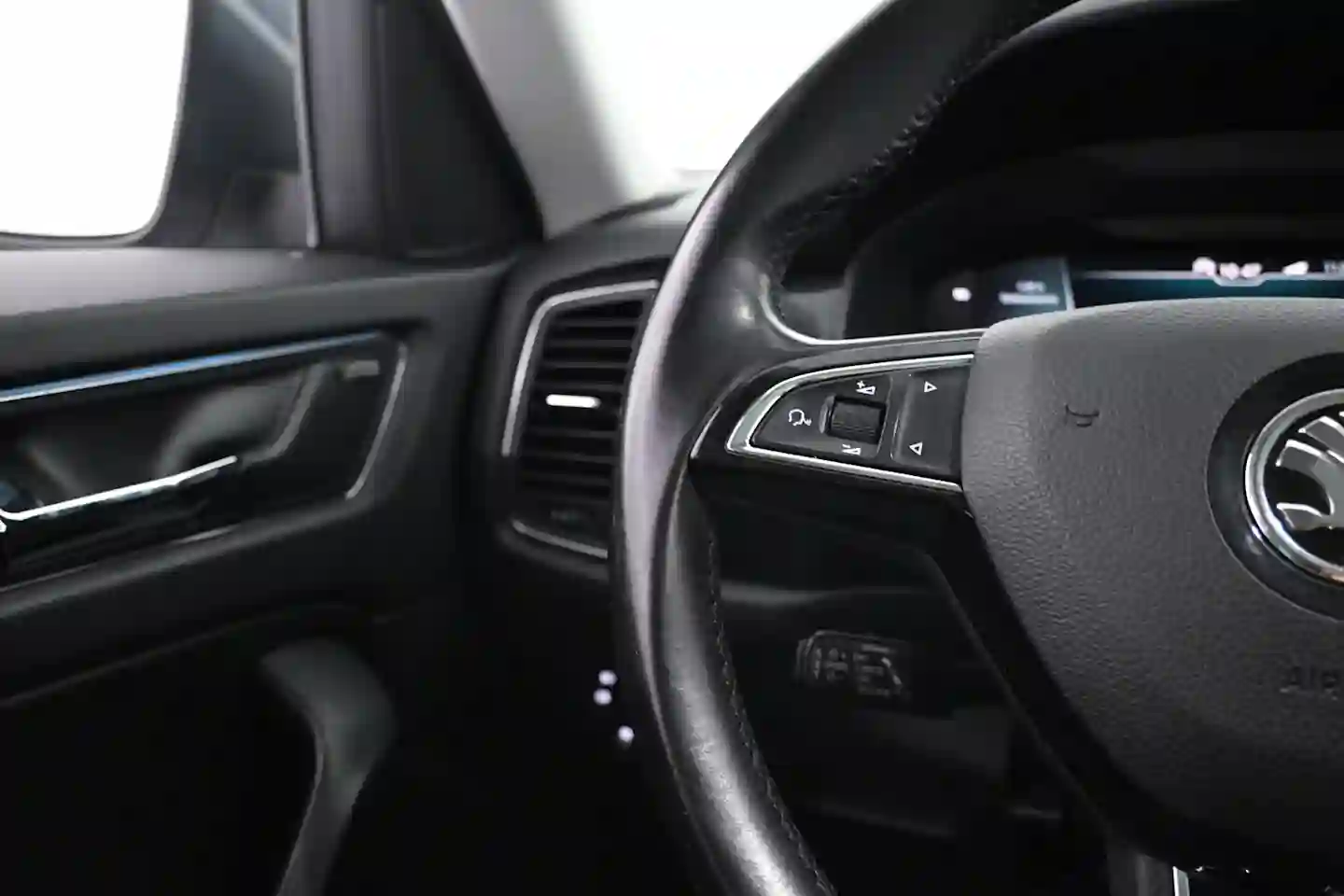 Car Image - 4C80NqqGDtXKOM2sDBhuSp
