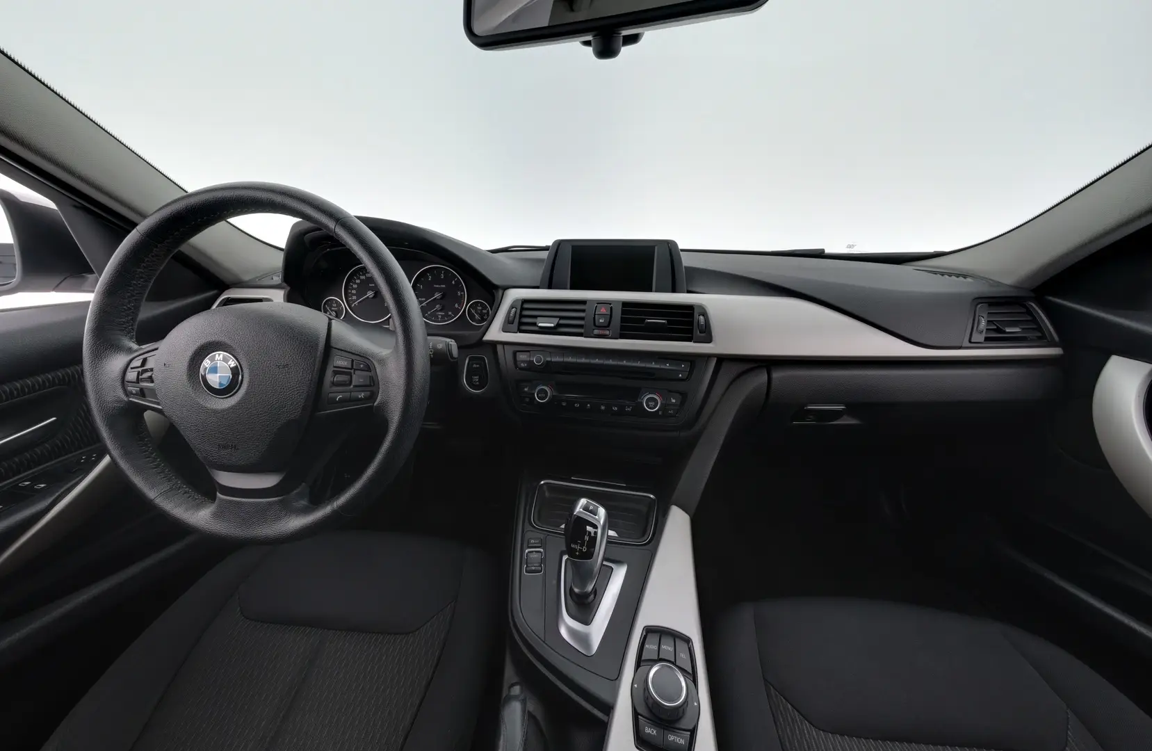 Car Image - dL6kL8kPbdXfSG6r5TzPE
