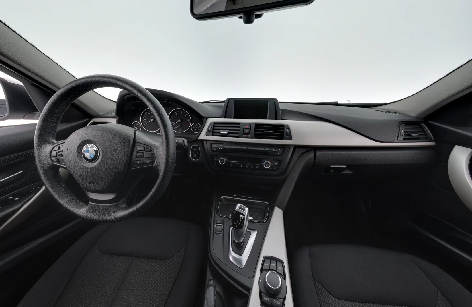Car Image - dL6kL8kPbdXfSG6r5TzPE