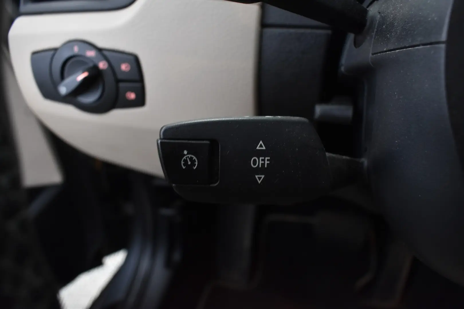 Car Image - 6J7xgldkjhVKfdQTI8ELRd