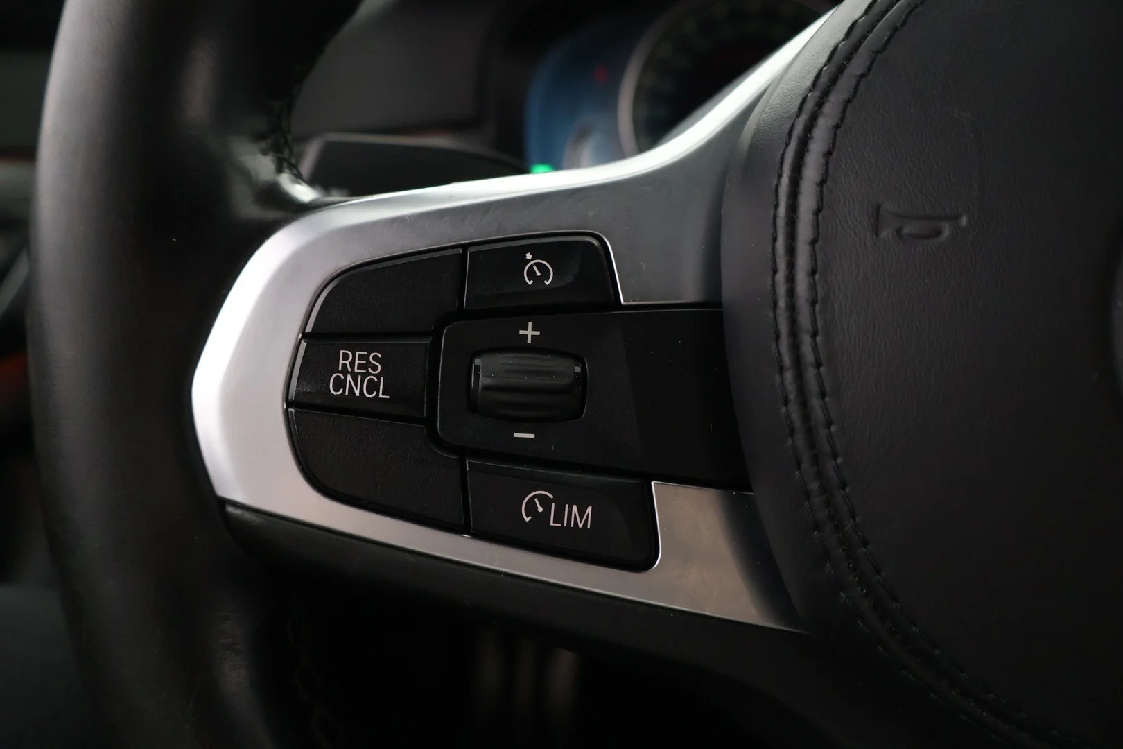 Car Image - 3DmOA0bsZYt5keZviipcvn