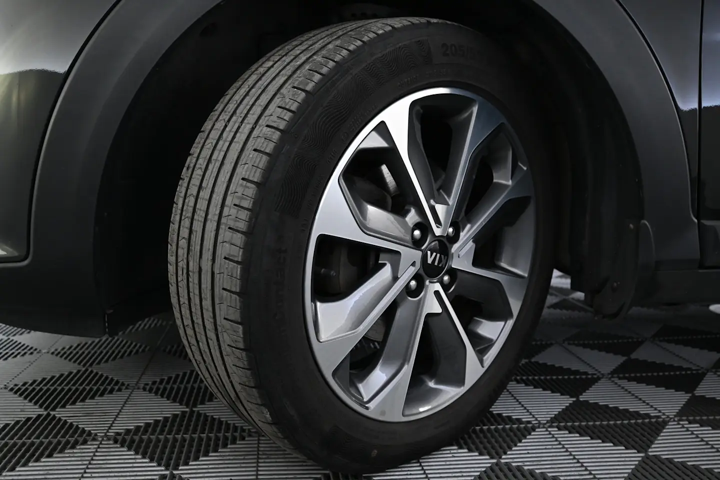 Car Image - 7xvJQD982LIav8IP4bP57J