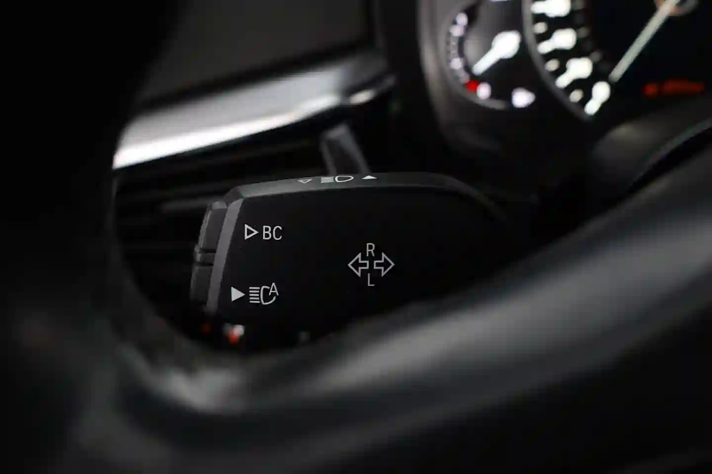 Car Image - 1nWlENejLu9se5XcZMLbml