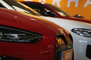 Mitä ottaa huomioon sähköautoa koeajaessa? – Saka Finland Oy