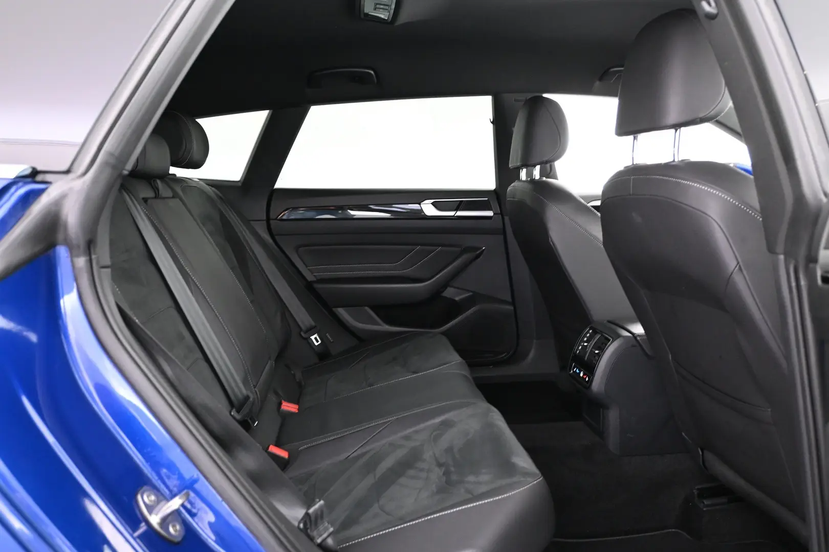 Car Image - 2rgKRgHcE9MeLXeq8mI63L