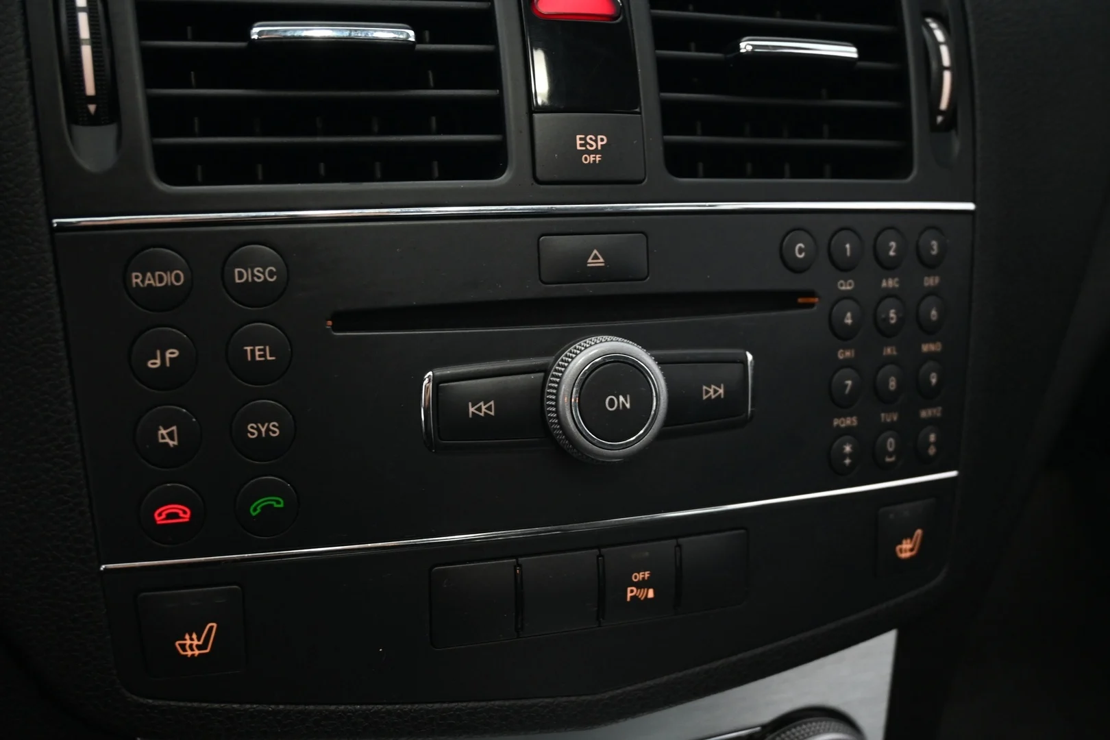 Car Image - 4xt4G8D4XuUn4updLh7IFI