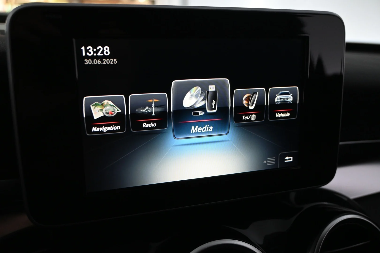 Car Image - 2RDZe9CWTRNtHMzQ1YHiVU