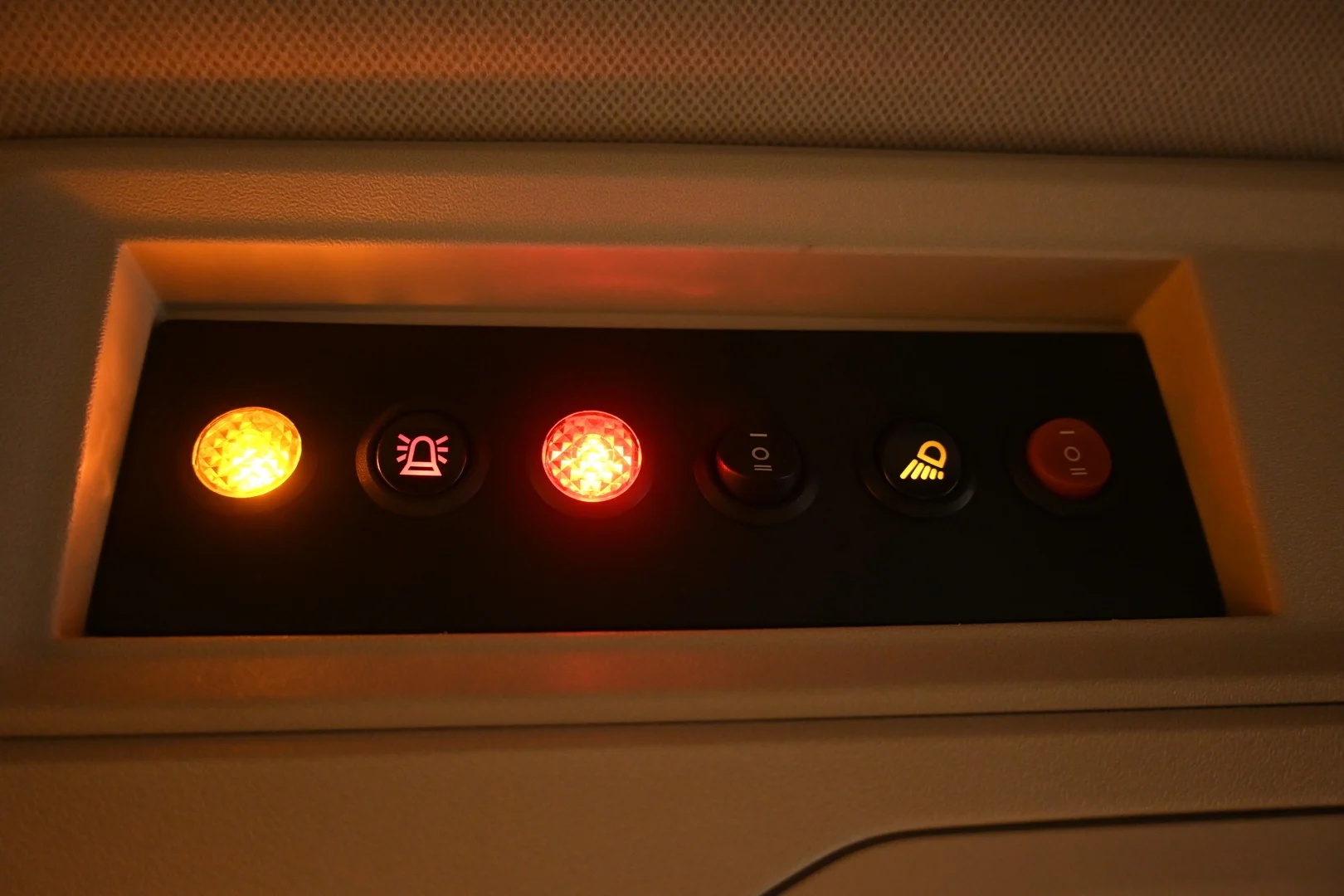 Car Image - 1moh1V8PVSxfB8KJ8JW7fZ