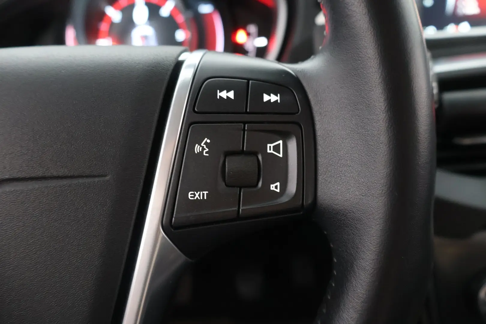 Car Image - Wg8SudLzlc9snLSM6mHfs