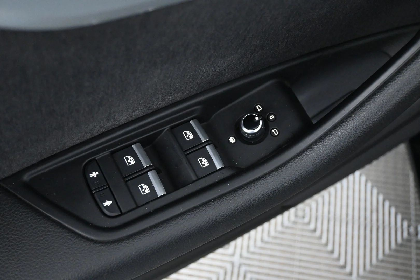 Car Image - 6bLXGhxw5hOv6gqTyp4aKg