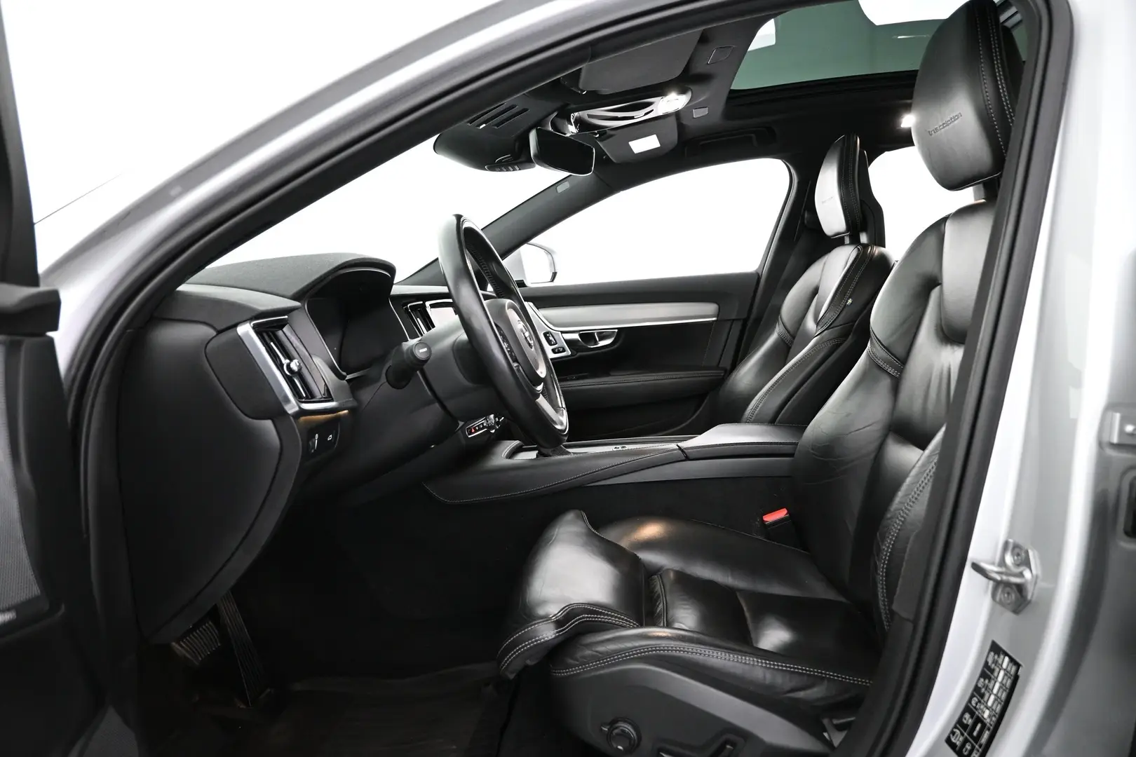 Car Image - 2IuiahSGn0QFxmOs9AmRHm