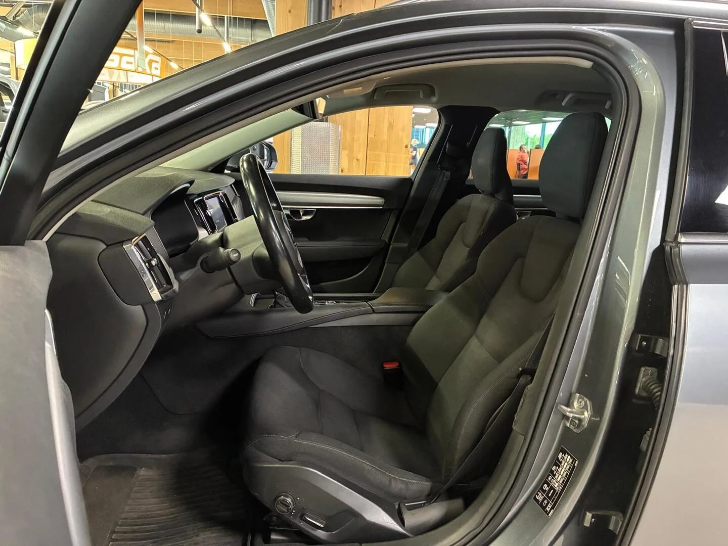 Car Image - 26YBH4zdUtGYWzi8HF6ETO