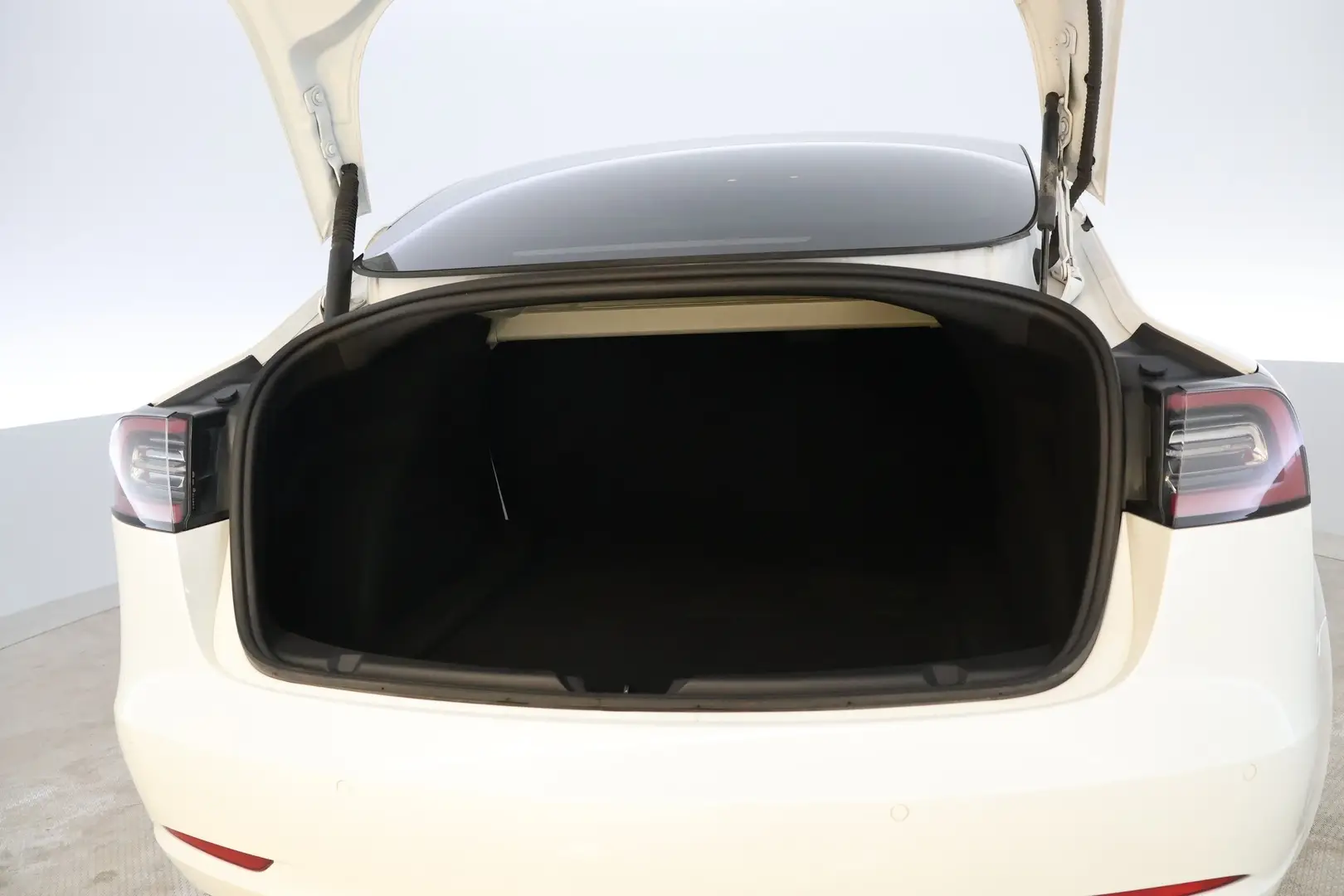 https://d16h20yyaanedn.cloudfront.net/cufs/pub/vaihtoautot/media/33/1733/10.jpg?t=2025-05-02+15%3A34%3A08