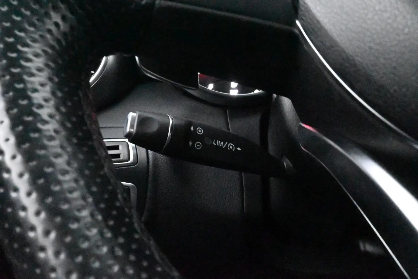 Car Image - 2flsIzprQ56dMlDvkICPzx