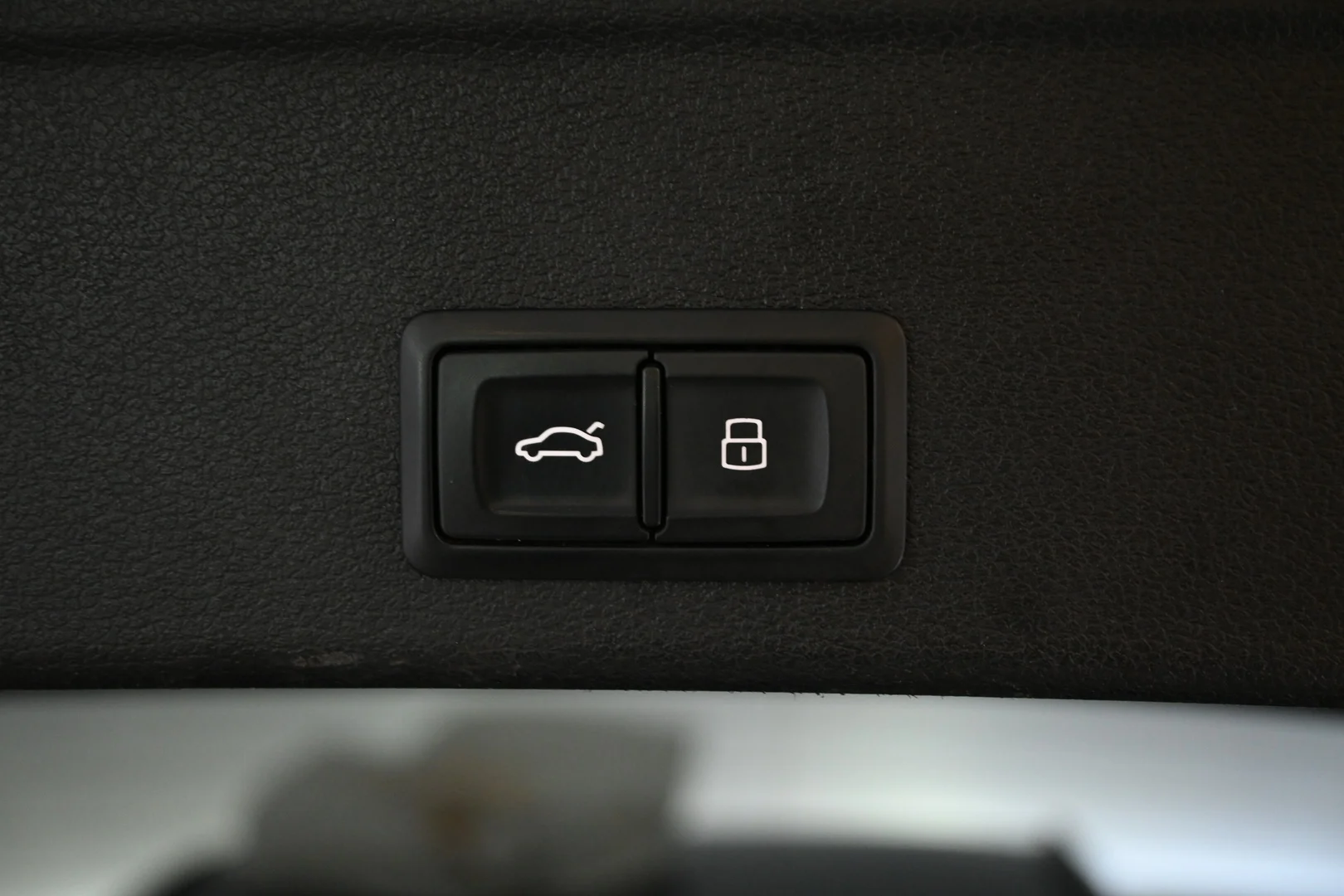 Car Image - 1YOdjLYm40KUFnFl4Q8UJx