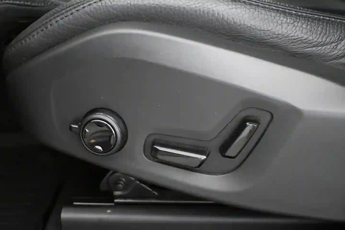 Car Image - 4jD3Rw17j9RaCAW24IcT8s