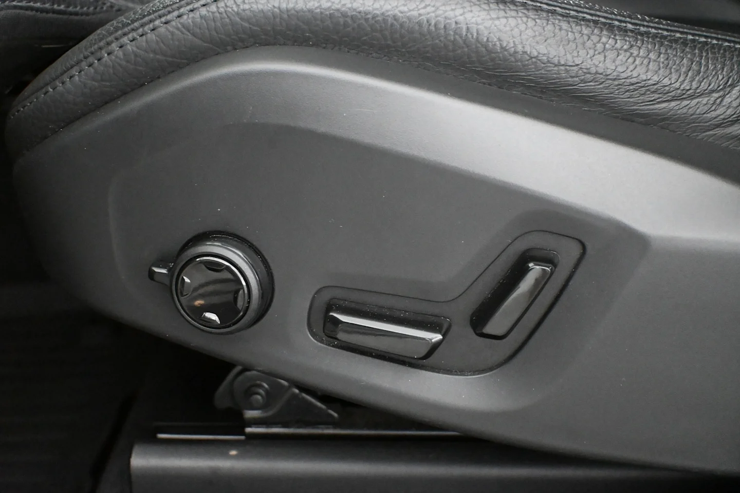 Car Image - 4jD3Rw17j9RaCAW24IcT8s