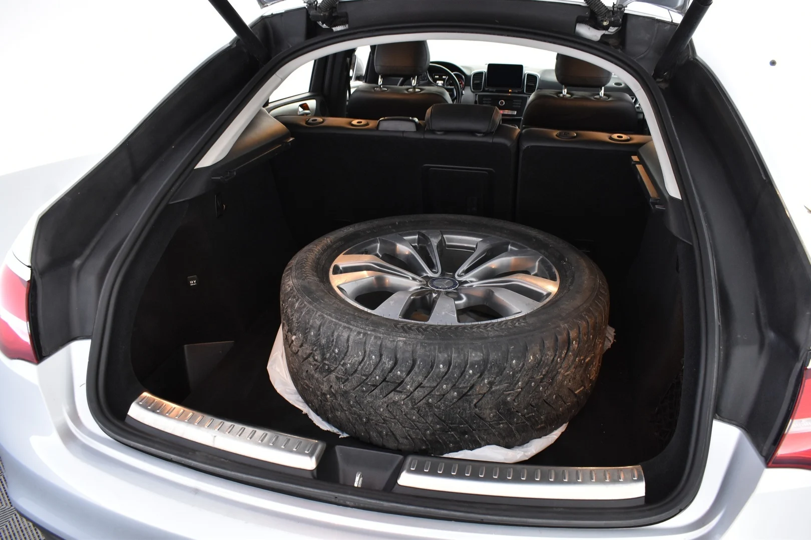 Car Image - 12MWFlTZGWg6YFd8E25s2m