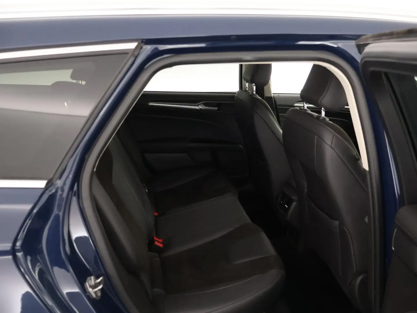 Car Image - 3v67daoaEbAz8VbwnudmME