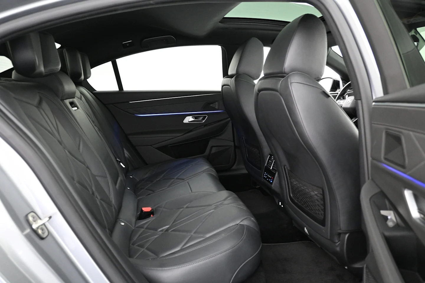 Car Image - 6RLyp1hh0cBLjpz1Xv8WRy