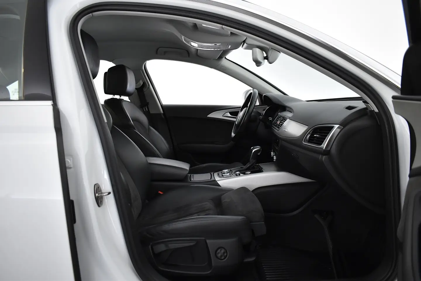 Car Image - 6X2cgM4Edlpp4tOanv3s17