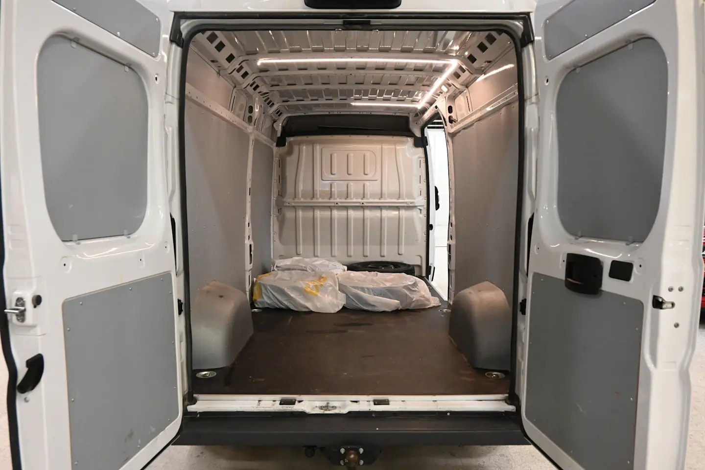 Car Image - 6Dn73sRGvTxfNKcRKL3wSb
