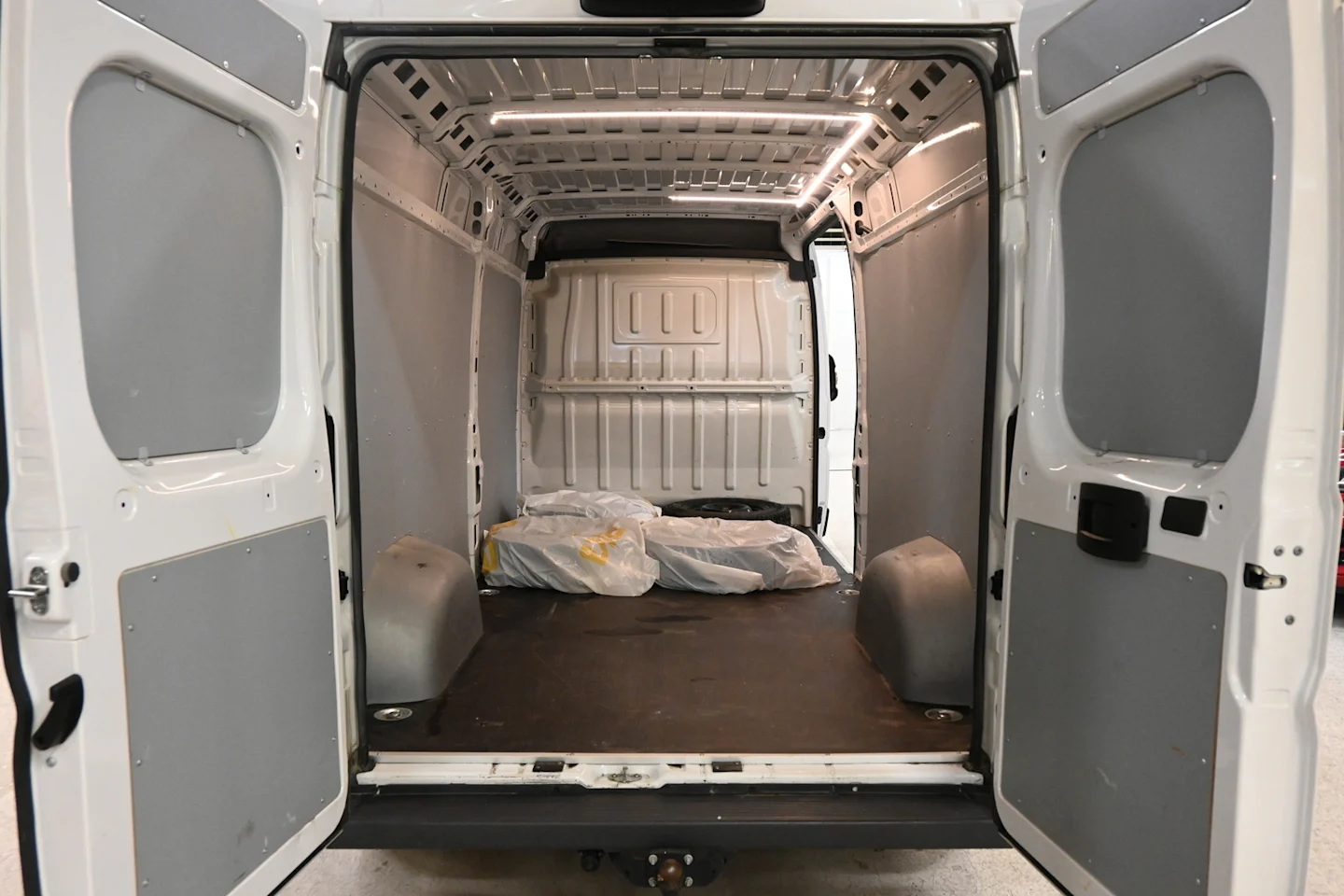 Car Image - 6Dn73sRGvTxfNKcRKL3wSb