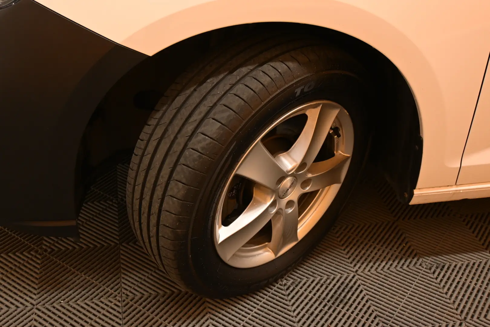 Car Image - 6LsLrnYahxncvRmyKCtAhV