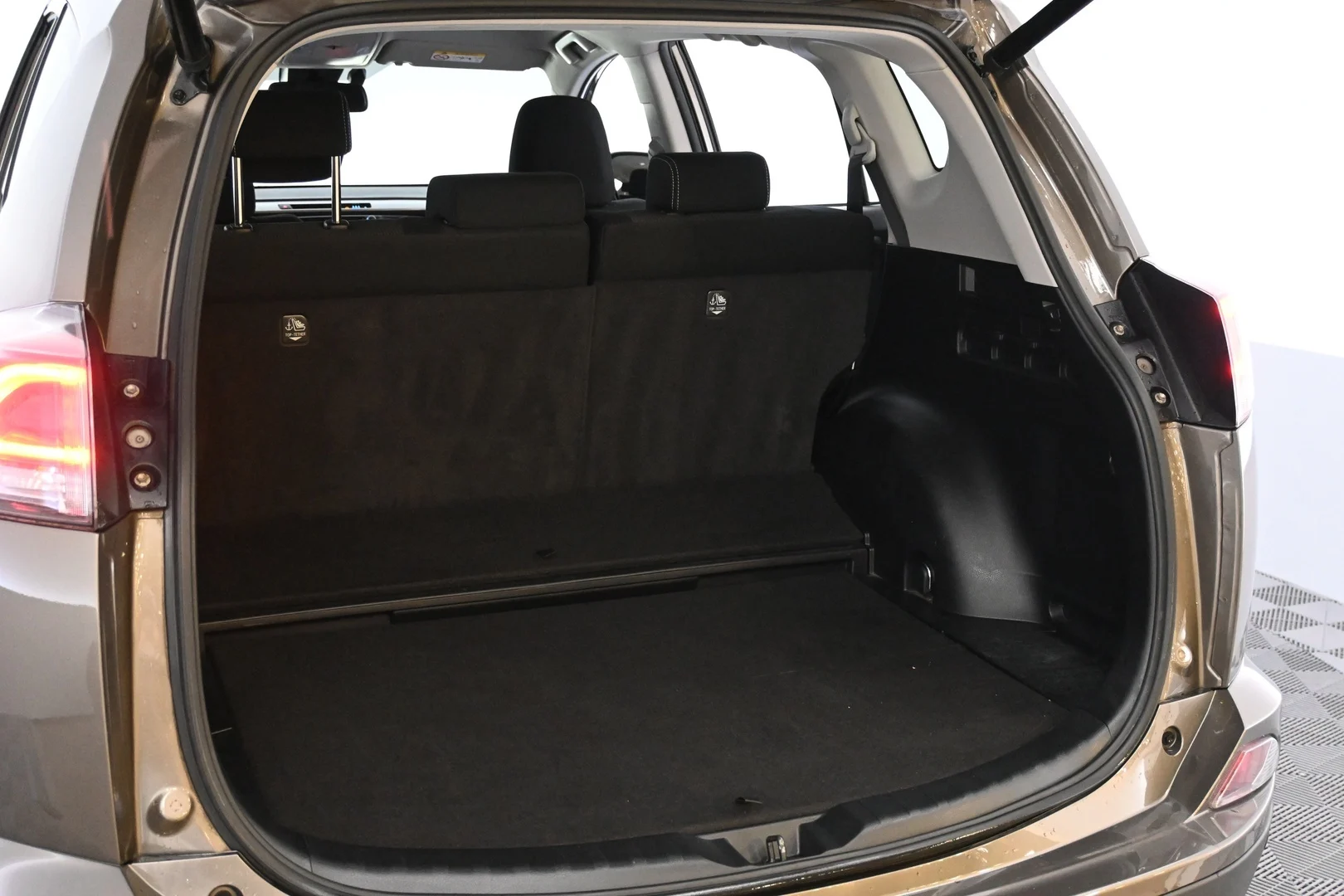 Car Image - RyOYXlLZwPC0aTGEDP7xU