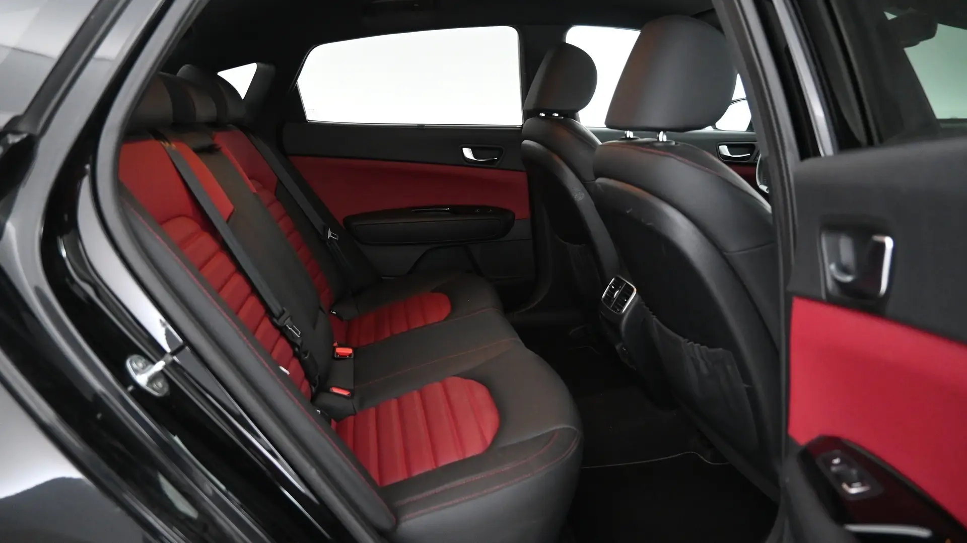 Car Image - 5QWnCAGh1peihwVSO5Cexq