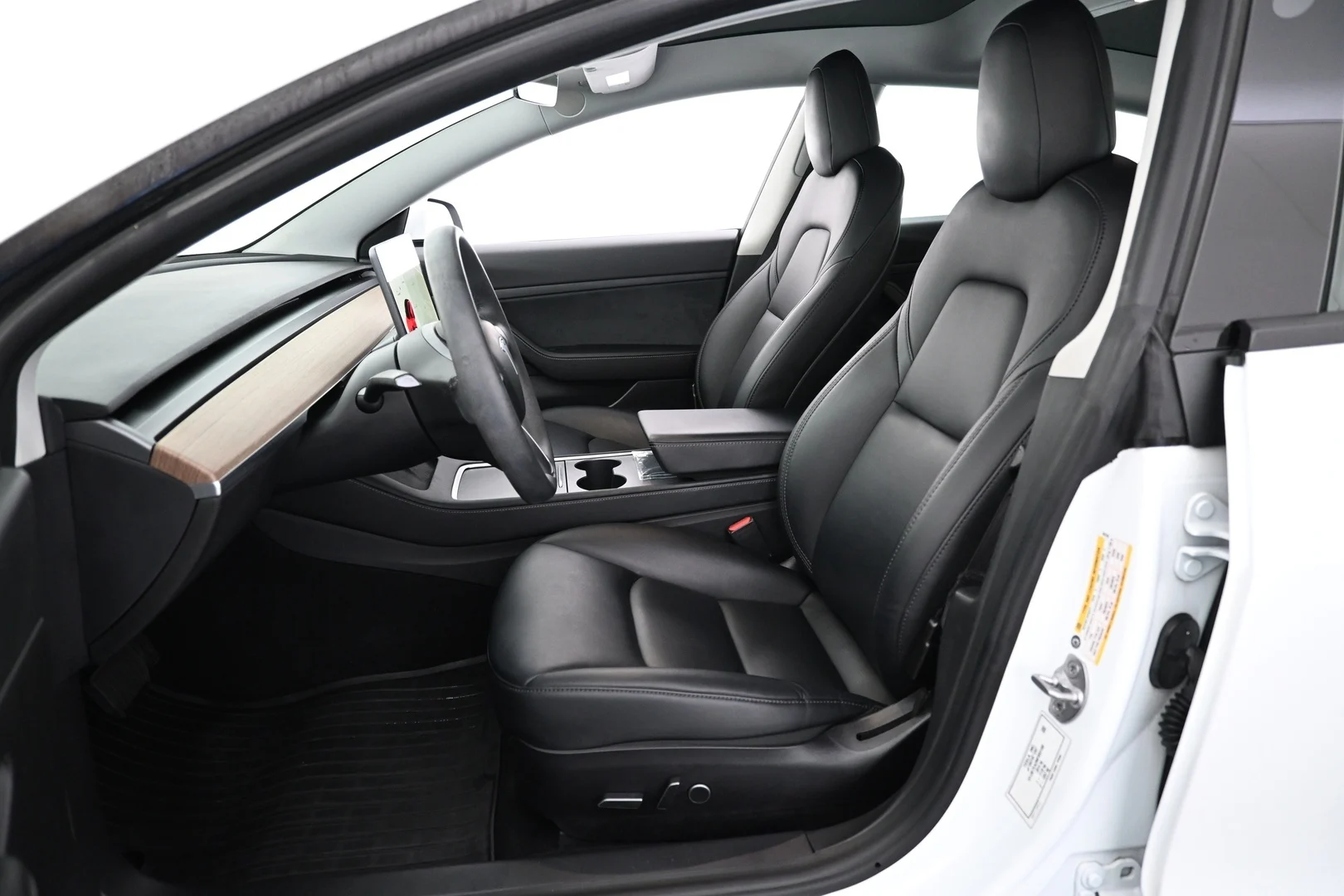 Car Image - 593ggl3dxqW7XVZVoEqyNT