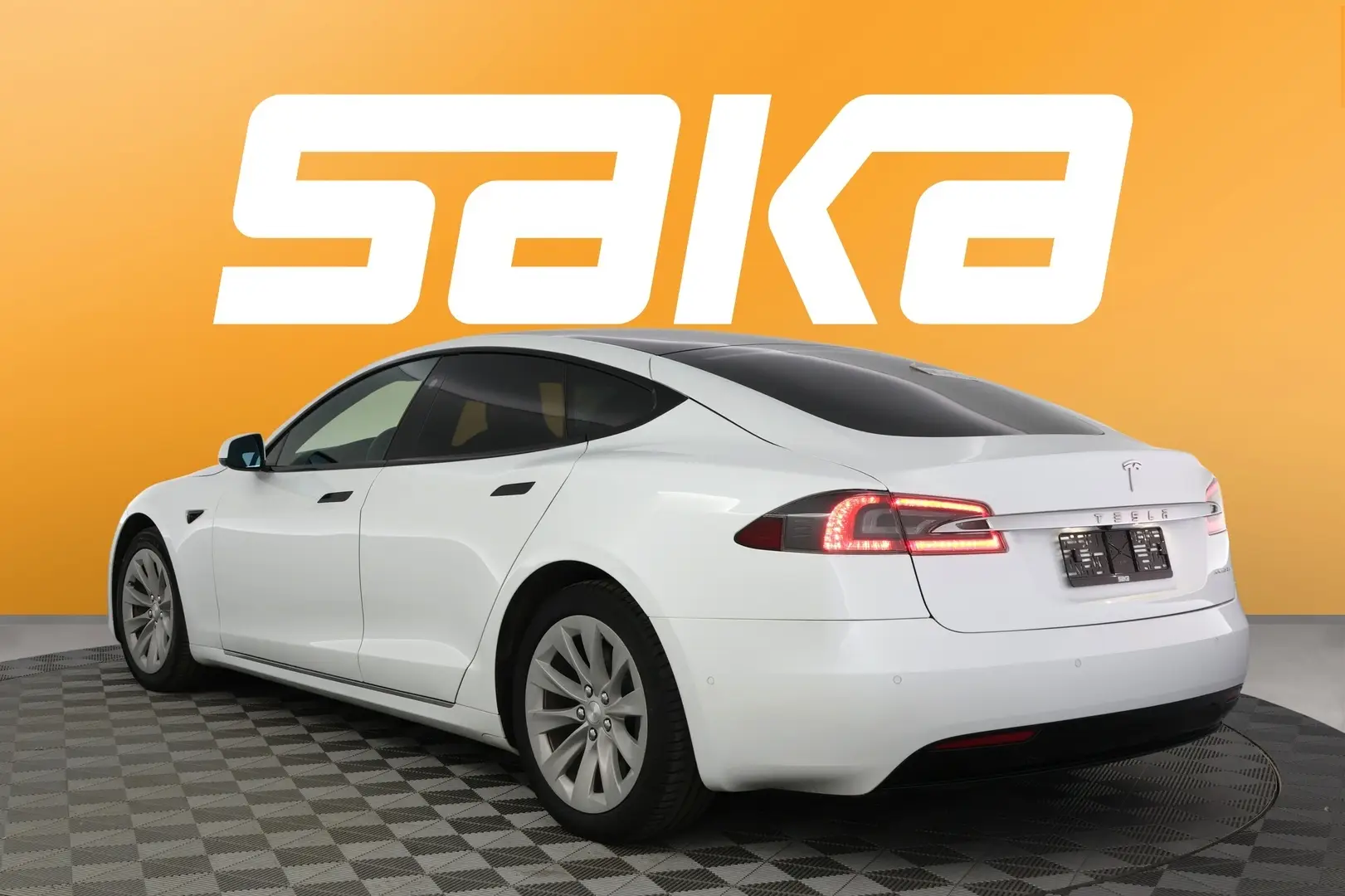 Car Image - F6kS5F6dpENu6hrT5CmWn