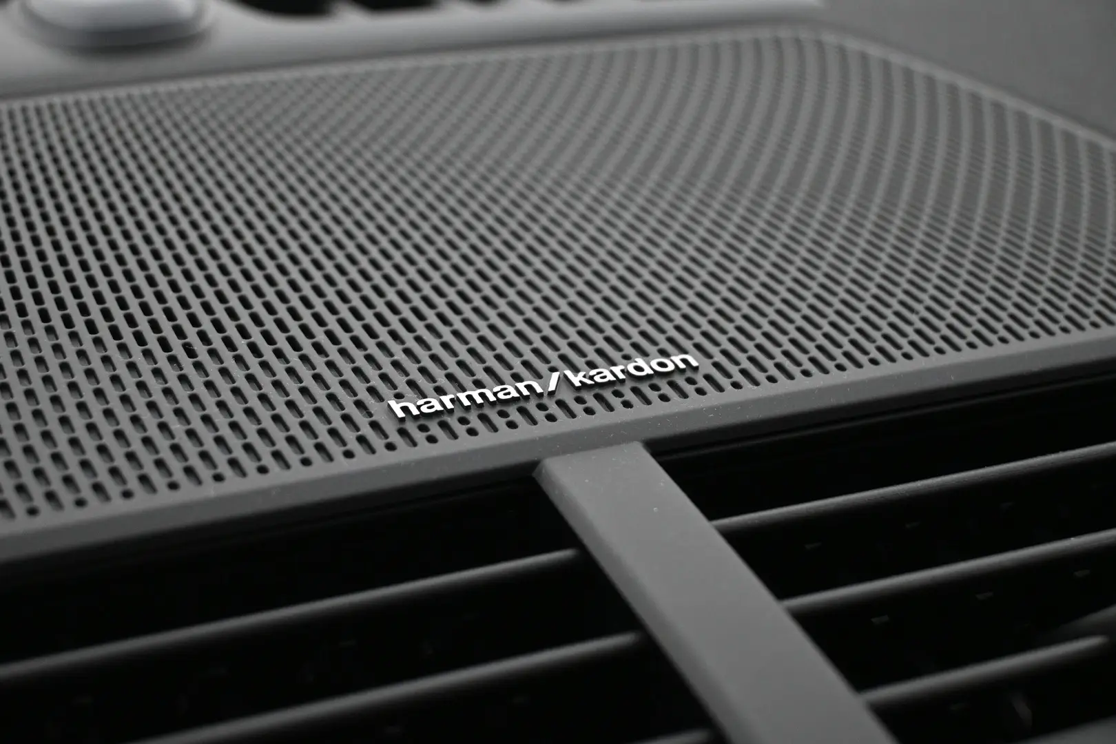 Car Image - JQG8Y4h8RvSYW9tK4zwyN