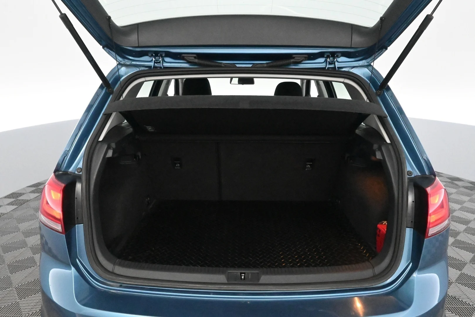 Car Image - 6JuuoRQvr9y5HB17ZsuOAi
