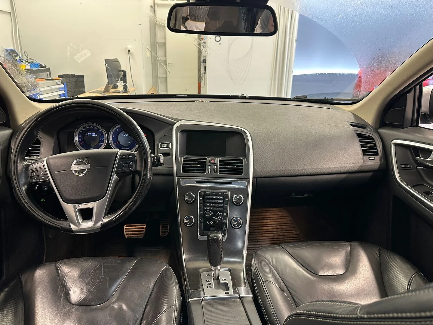 Car Image - 1WV9HTDl6z9HhqQGmlXPS0