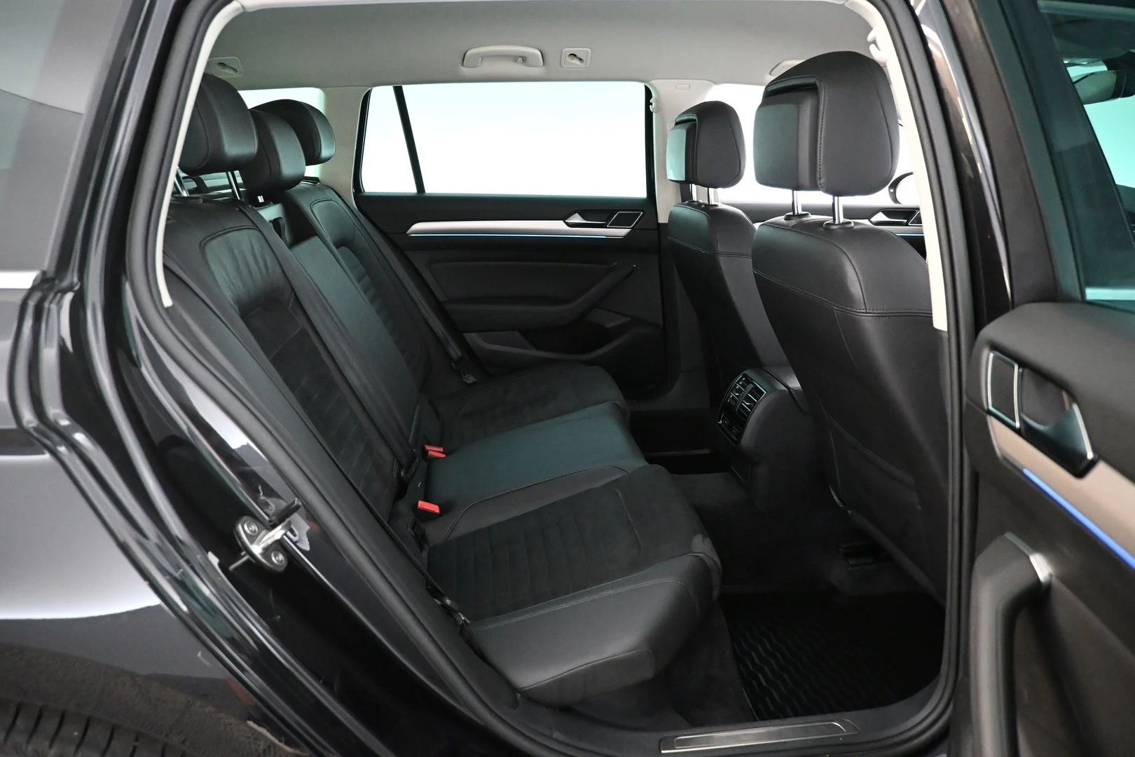 Car Image - elLwDNQamEGFWseukfODH