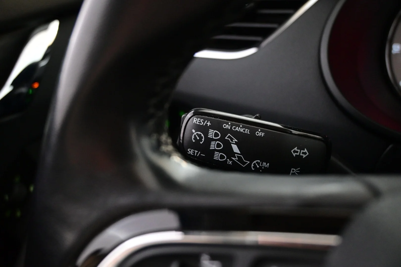 Car Image - 3yPSmzJ0MNZOJQJSgsldfD