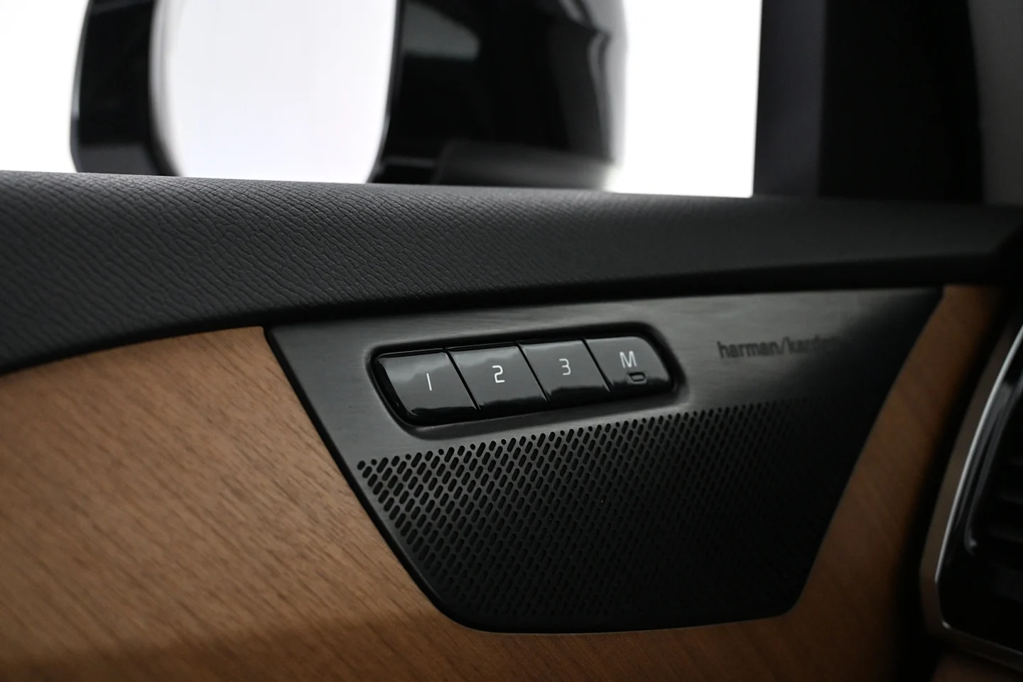 Car Image - 4wzFSFUoCceLO8IN0rTEY3