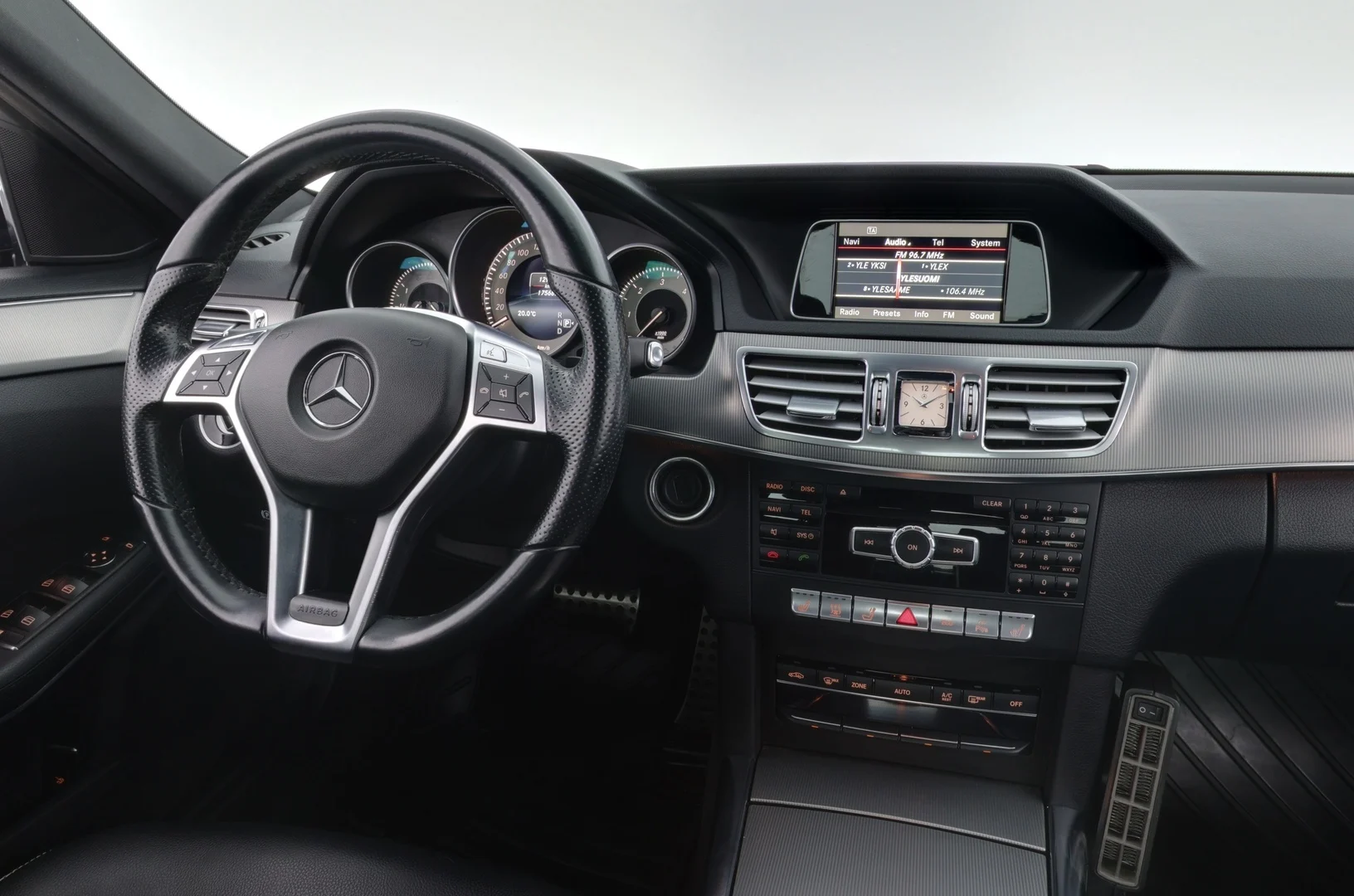 Car Image - 4Q6X8glInD3tE3VRf6hC4m