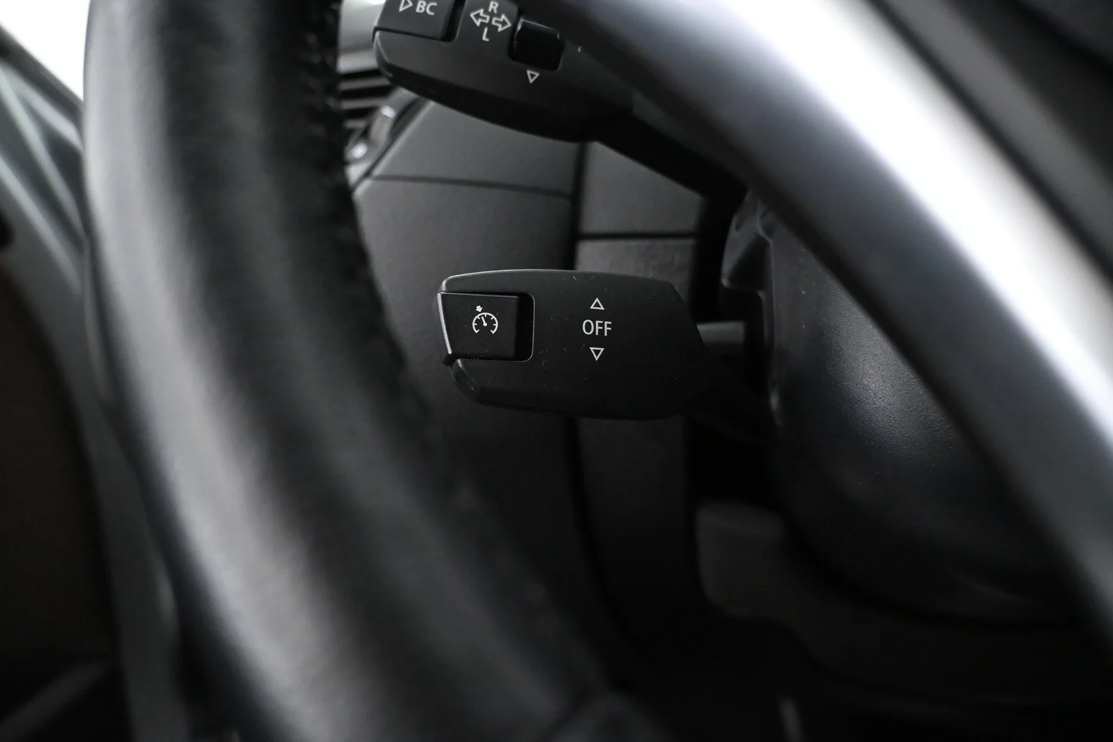 Car Image - 5v1FVGQYMEpBqs8xFfDkg8