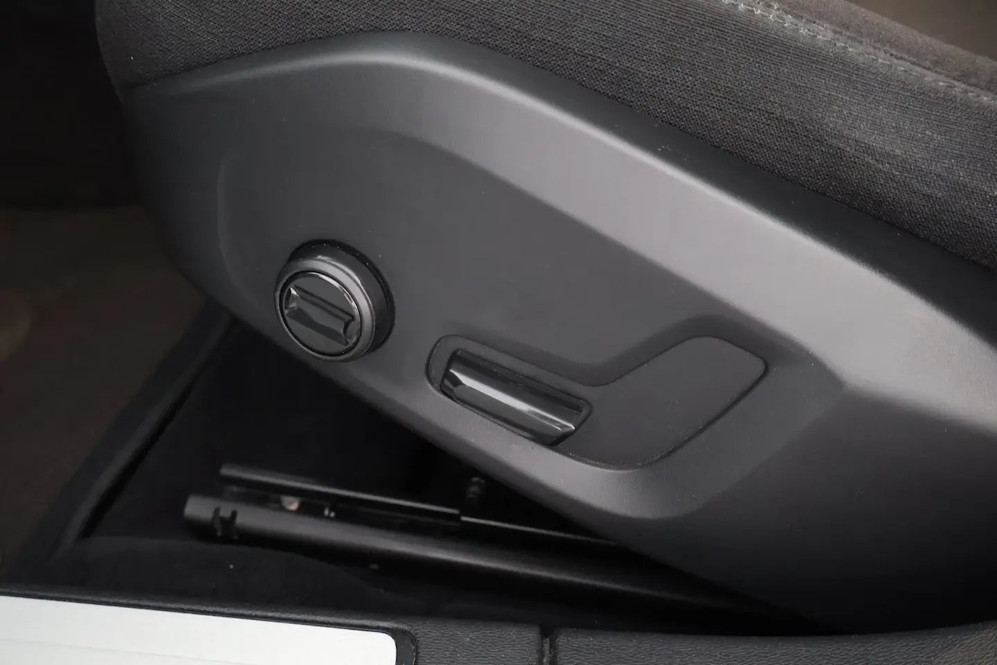 Car Image - 15hmdbm0guGGTWv96GkkPo