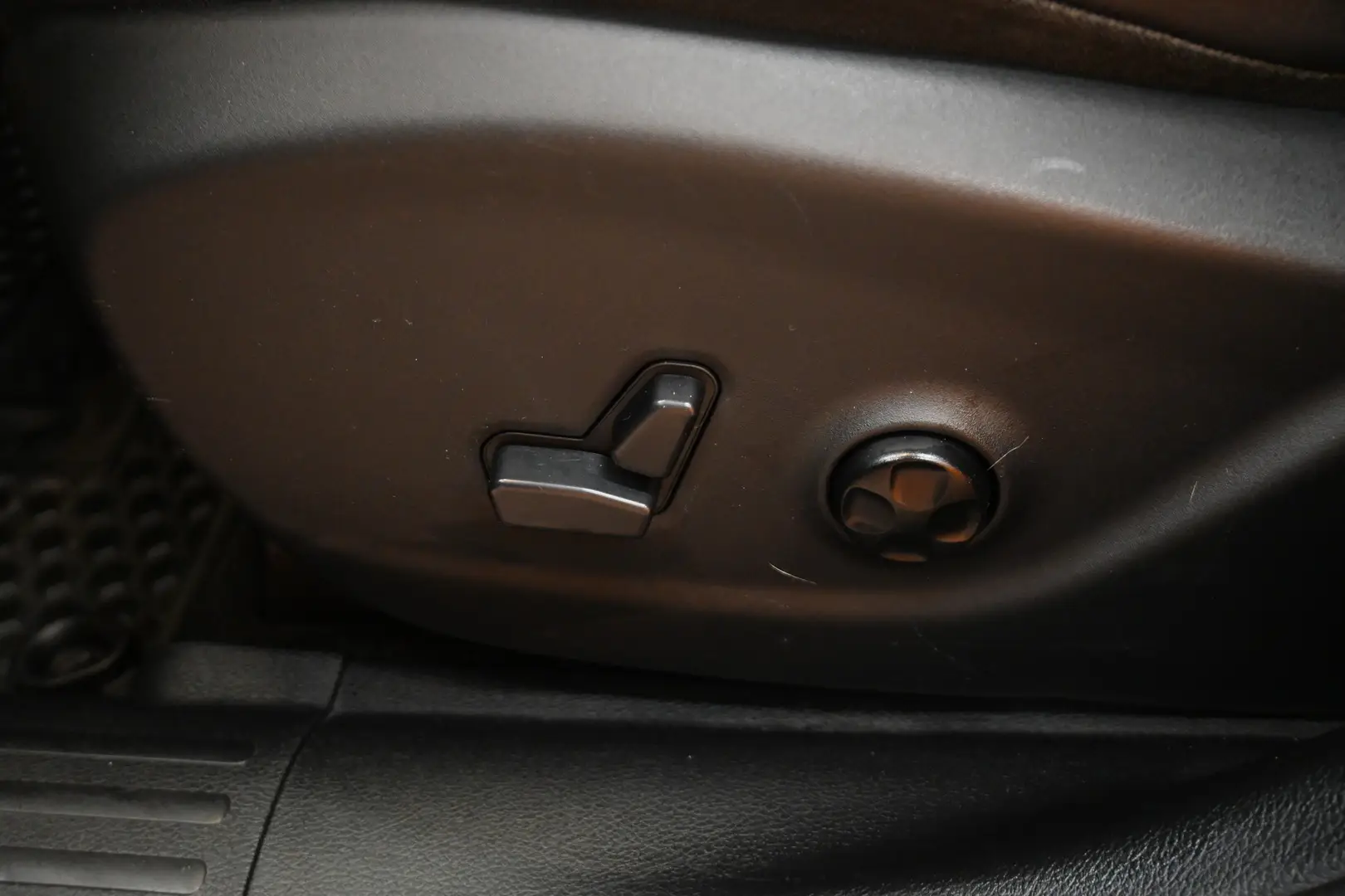 Car Image - 6SCjyAExv9i403wDiJMxUZ