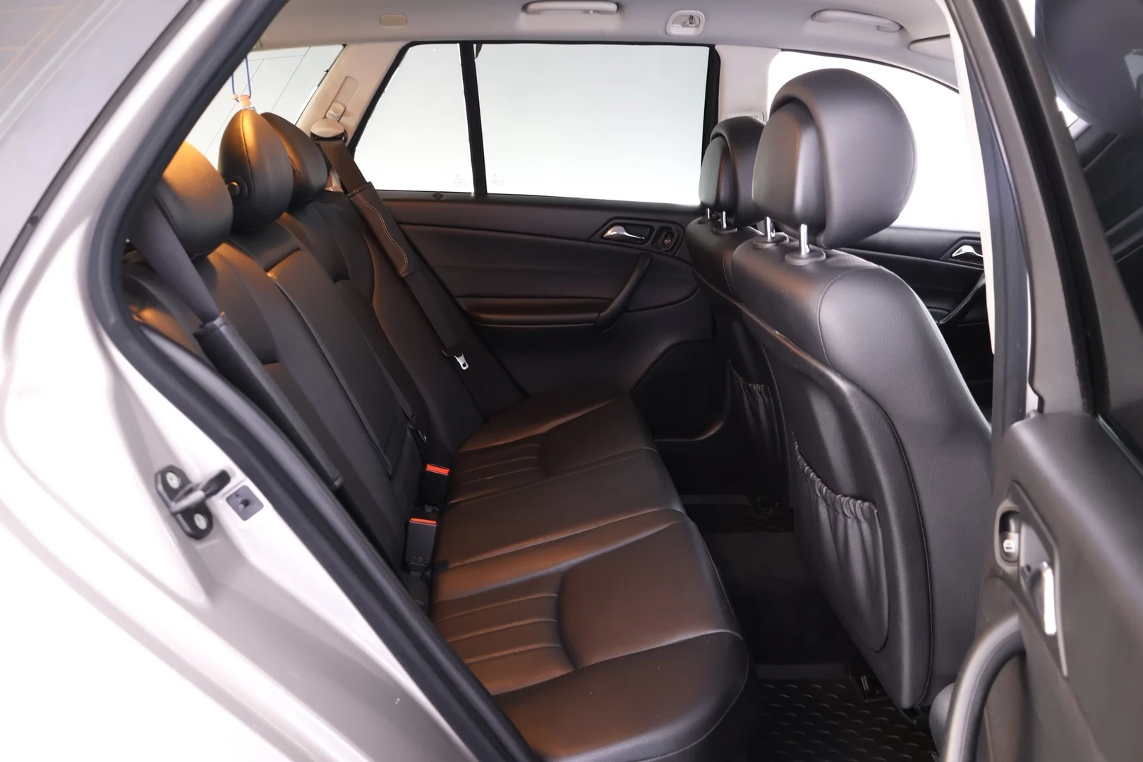 Car Image - 5S2TmLzTJHgTYwSjNiIb3d